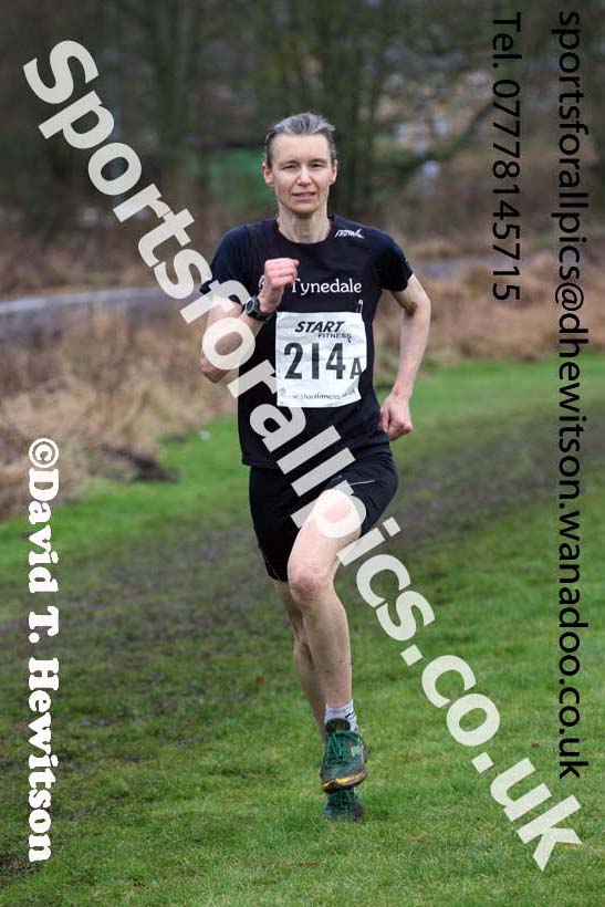 Senior and veteran womens Durham Cathedral Cross Country Relays, Maiden Castle, Durham. Photo: David T. Hewitson/Sports for All Pics